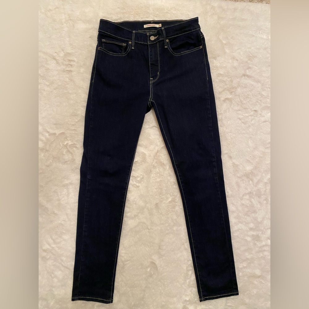 Levi’s womens slimming skinny jean